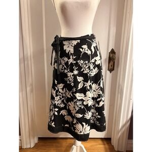 Autograph New York Women's Black And White Floral Print Skirt Size 4